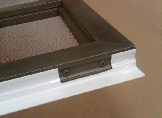 Notching detail for the "r" channel, step 4